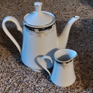 2 piece set a Tienshan Michelle teapot and creamer